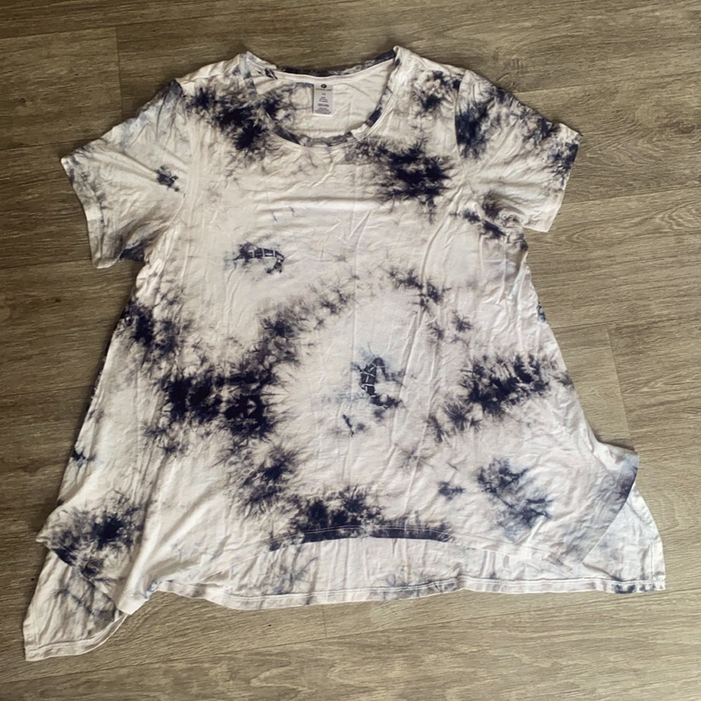 Active Life t-shirt white and black short sleeve size L.